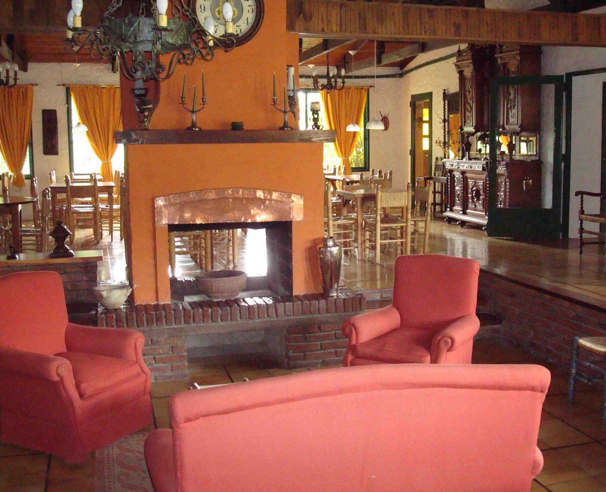 Апарт готель "La Loma" - Vieja Casona Ель-Калафате Екстер'єр фото